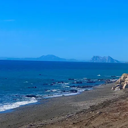 No1 - Beachfront Estepona, Close To Port, 2 Bedroom, 2 Bathroom, Sleeps 5 * إِستيبونا