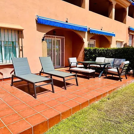 شقة No1 - Beachfront Estepona, Close To Port, 2 Bedroom, 2 Bathroom, Sleeps 5 *