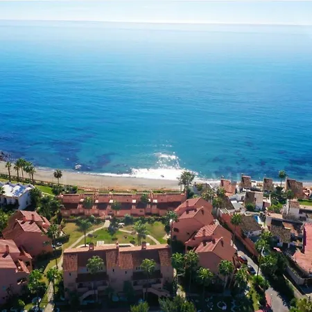 شقة No1 - Beachfront Estepona, Close To Port, 2 Bedroom, 2 Bathroom, Sleeps 5 إِستيبونا