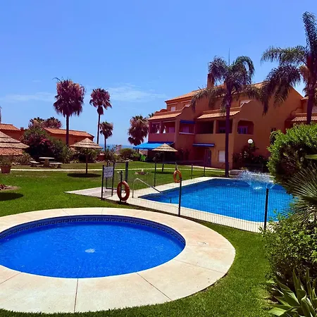 No1 - Beachfront Estepona, Close To Port, 2 Bedroom, 2 Bathroom, Sleeps 5 * إِستيبونا