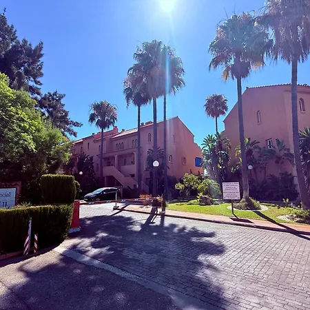 شقة No1 - Beachfront Estepona, Close To Port, 2 Bedroom, 2 Bathroom, Sleeps 5 إِستيبونا